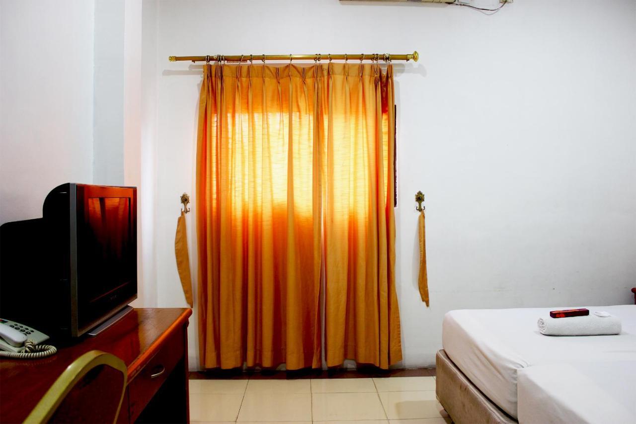 Sabrina Hotel Sisingamangaraja Pekanbaru Exterior photo