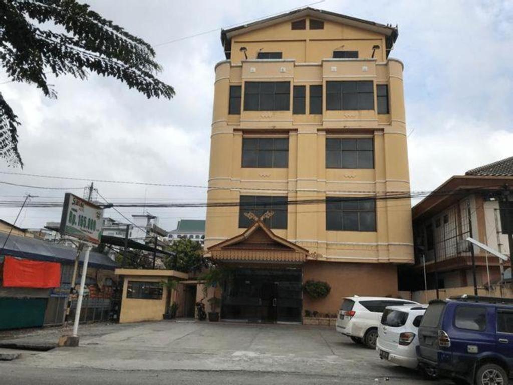 Sabrina Hotel Sisingamangaraja Pekanbaru Exterior photo